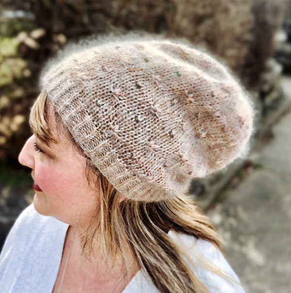 Topi beanie dengan motif bintang